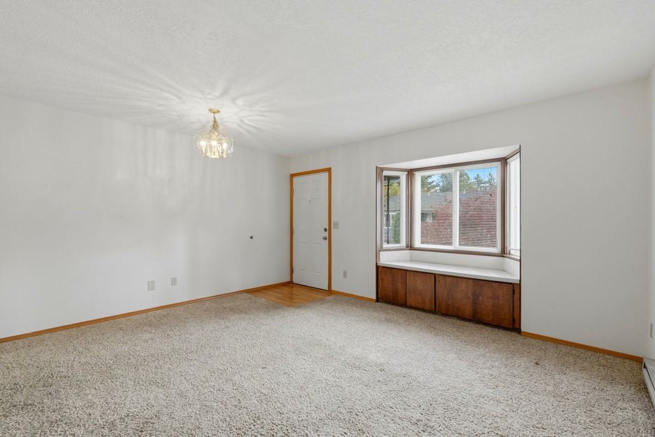 Barrington Square - Photo 7 of 37