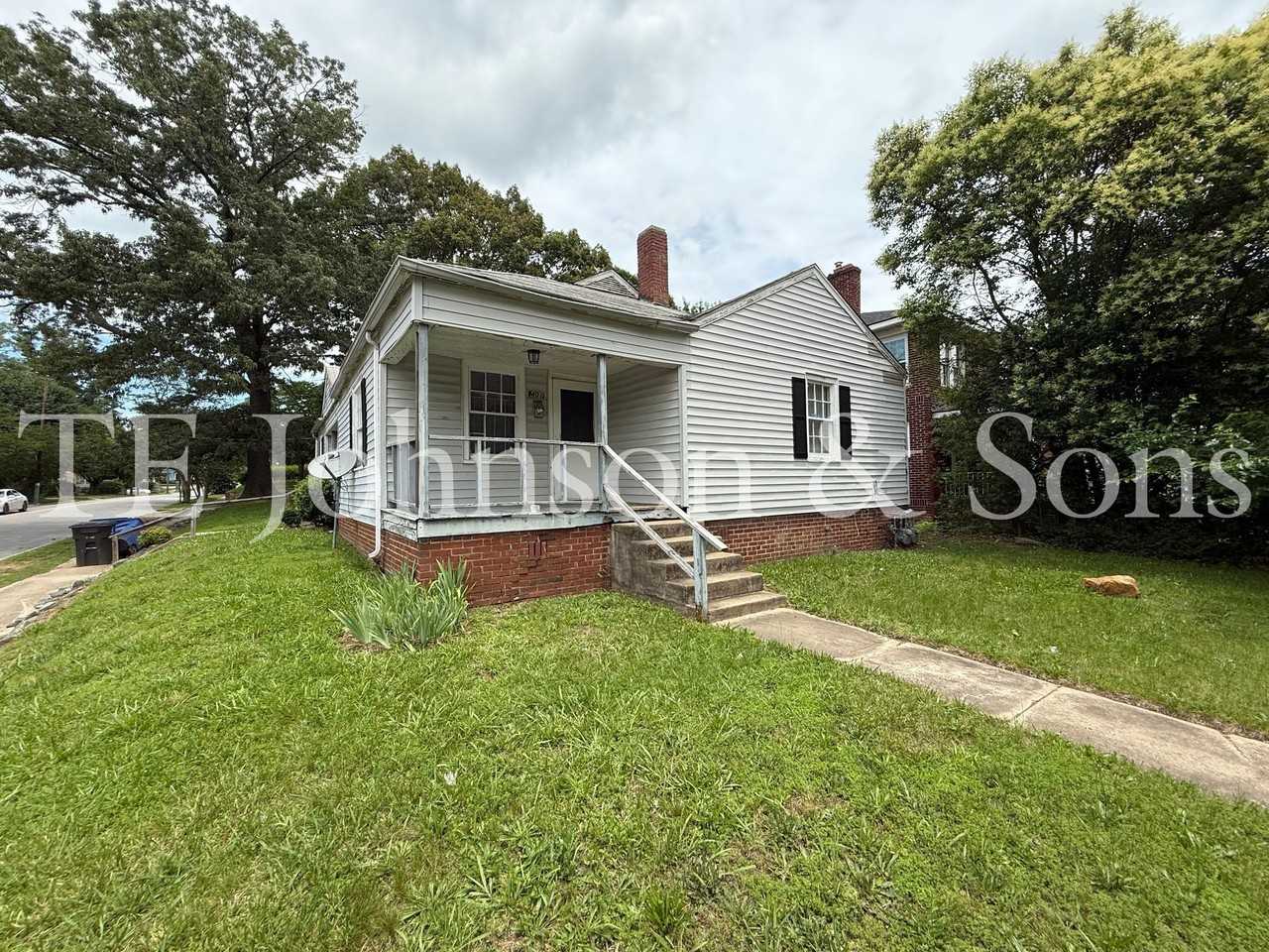 2501 Glenn Avenue North - Photo 2 of 12