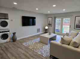 featured image of 1208 W Whitehall St