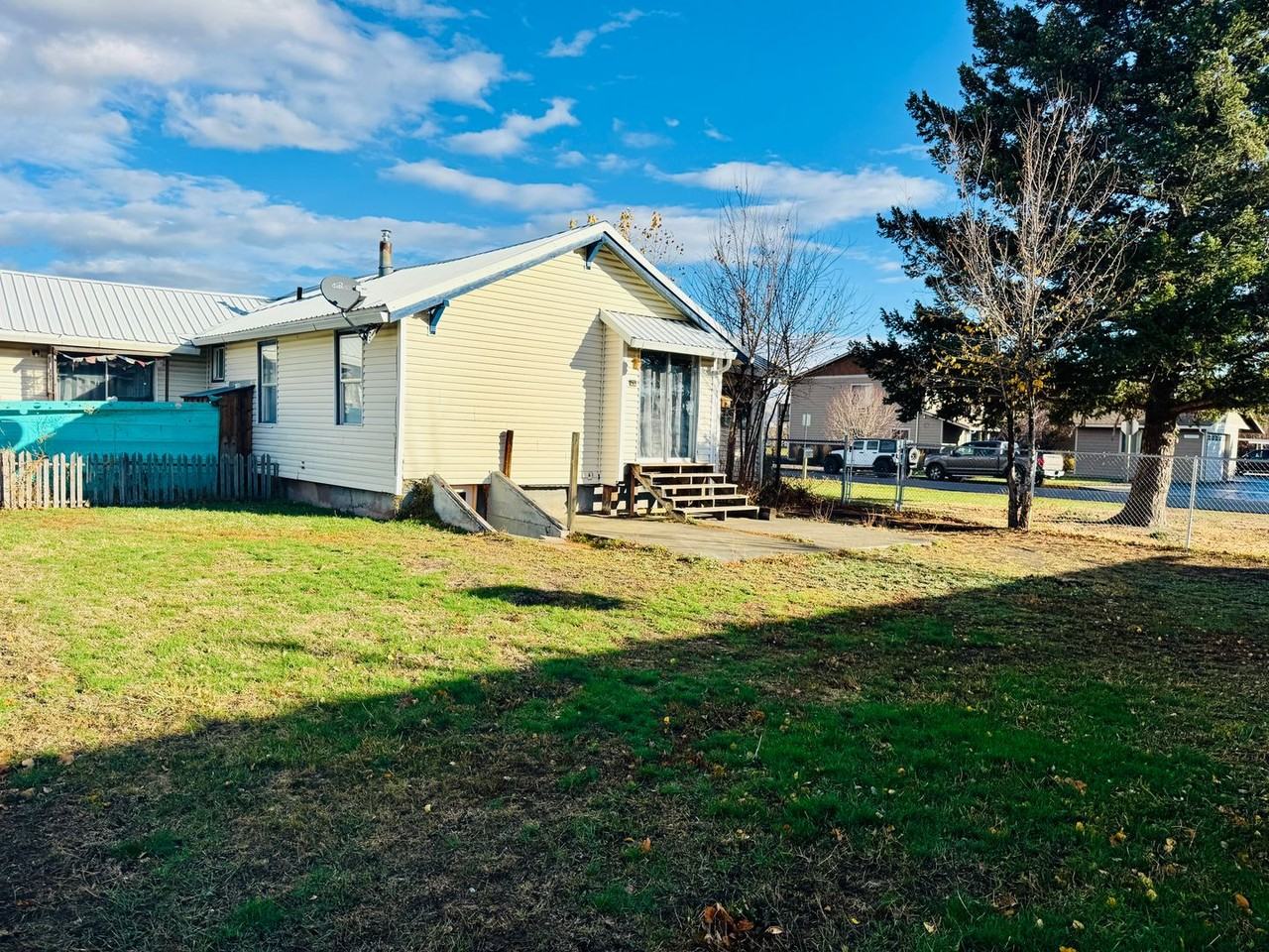 210 18th St - Photo 2 of 16