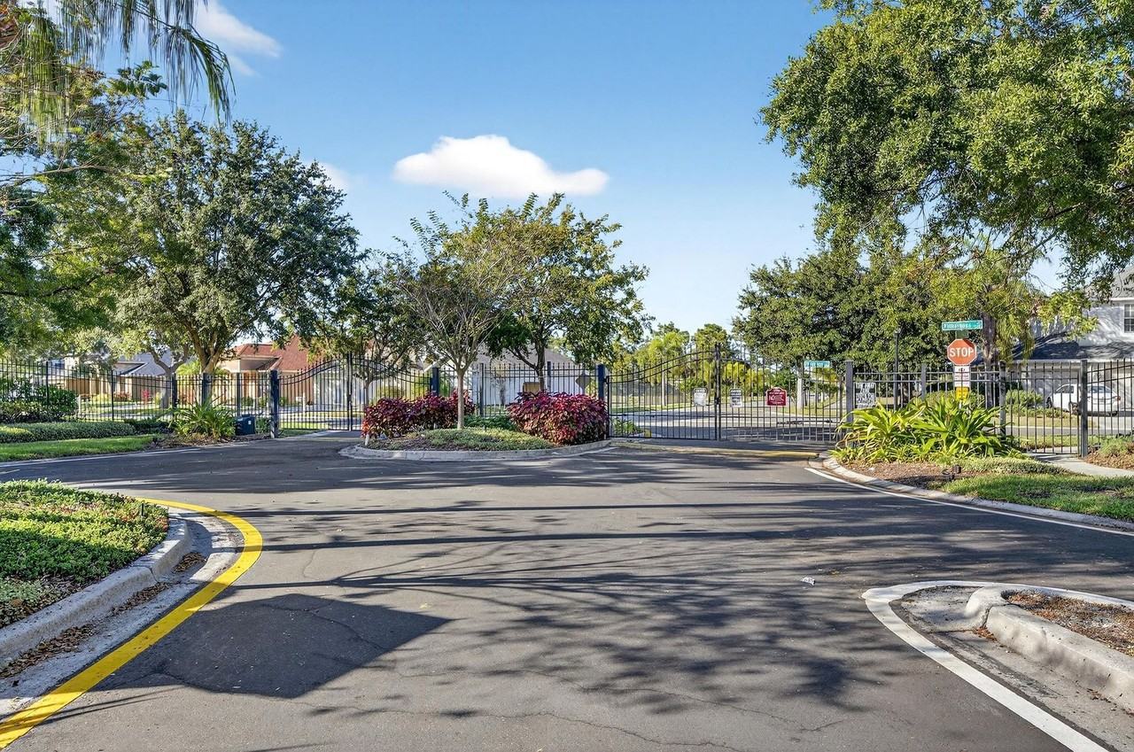 9115 Pinebreeze Dr - Photo 3 of 50