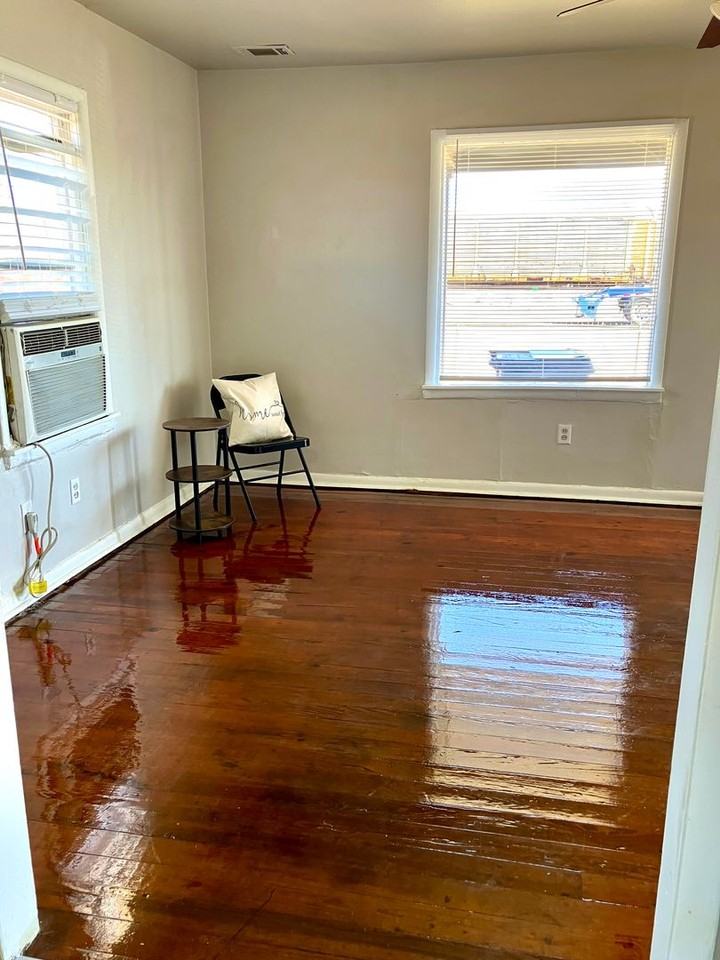 137 Se 1st St - Photo 5 of 22