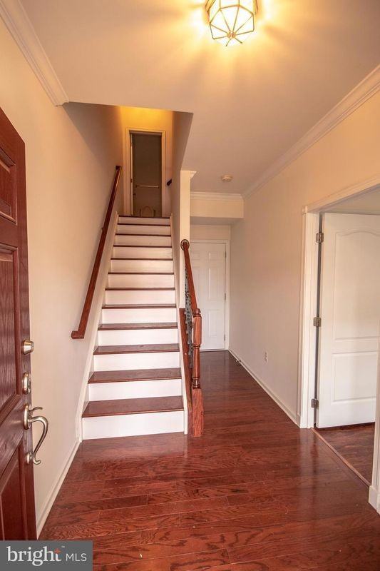 23119 Sunbury St - Photo 3 of 9