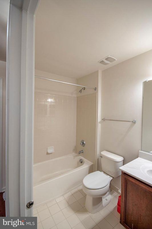 23119 Sunbury St - Photo 4 of 9