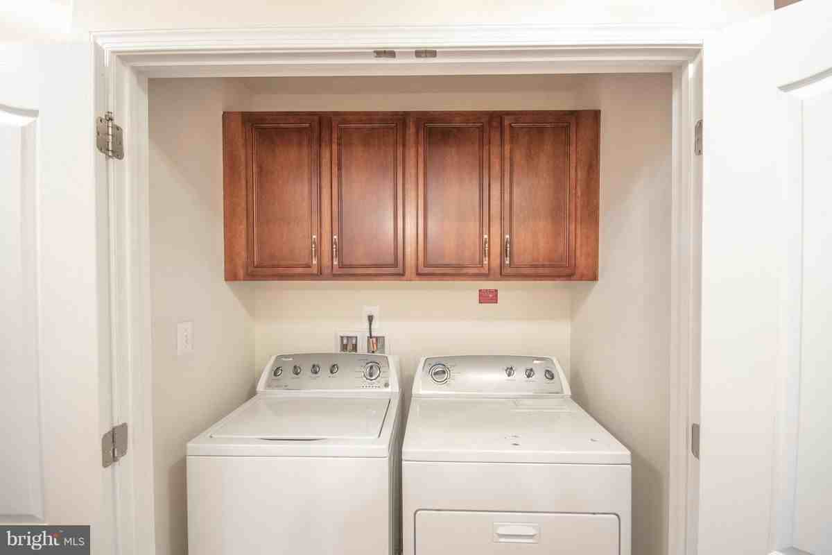 23119 Sunbury St - Photo 5 of 9