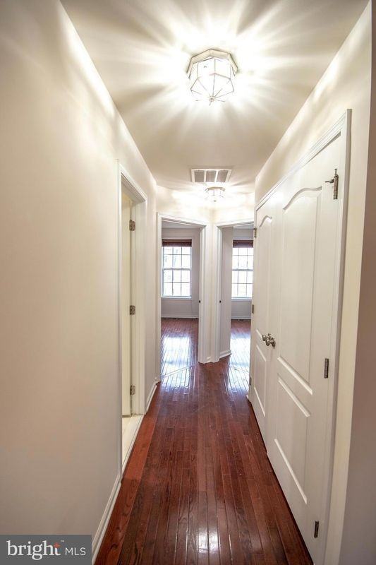 23119 Sunbury St - Photo 6 of 9