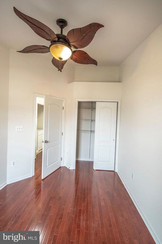 23119 Sunbury St - Photo 7 of 9