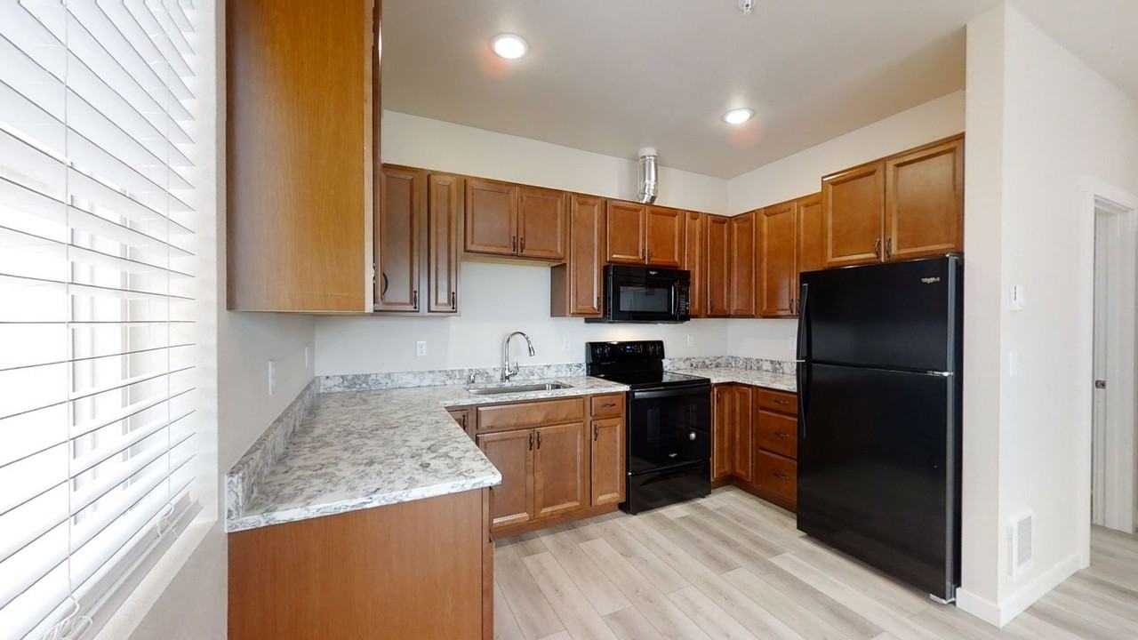 7427 S D St - Photo 2 of 33