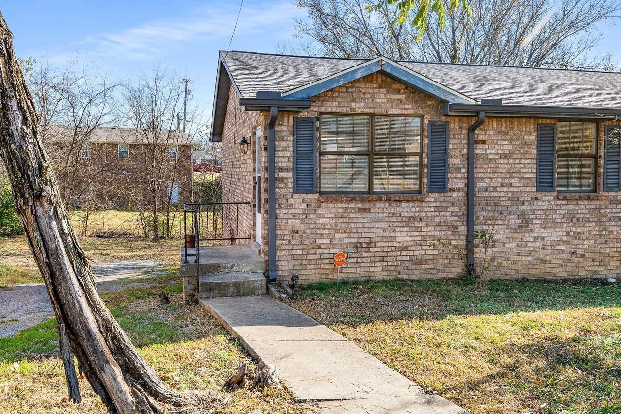 4558 Brooke Valley Dr - Photo 3 of 50