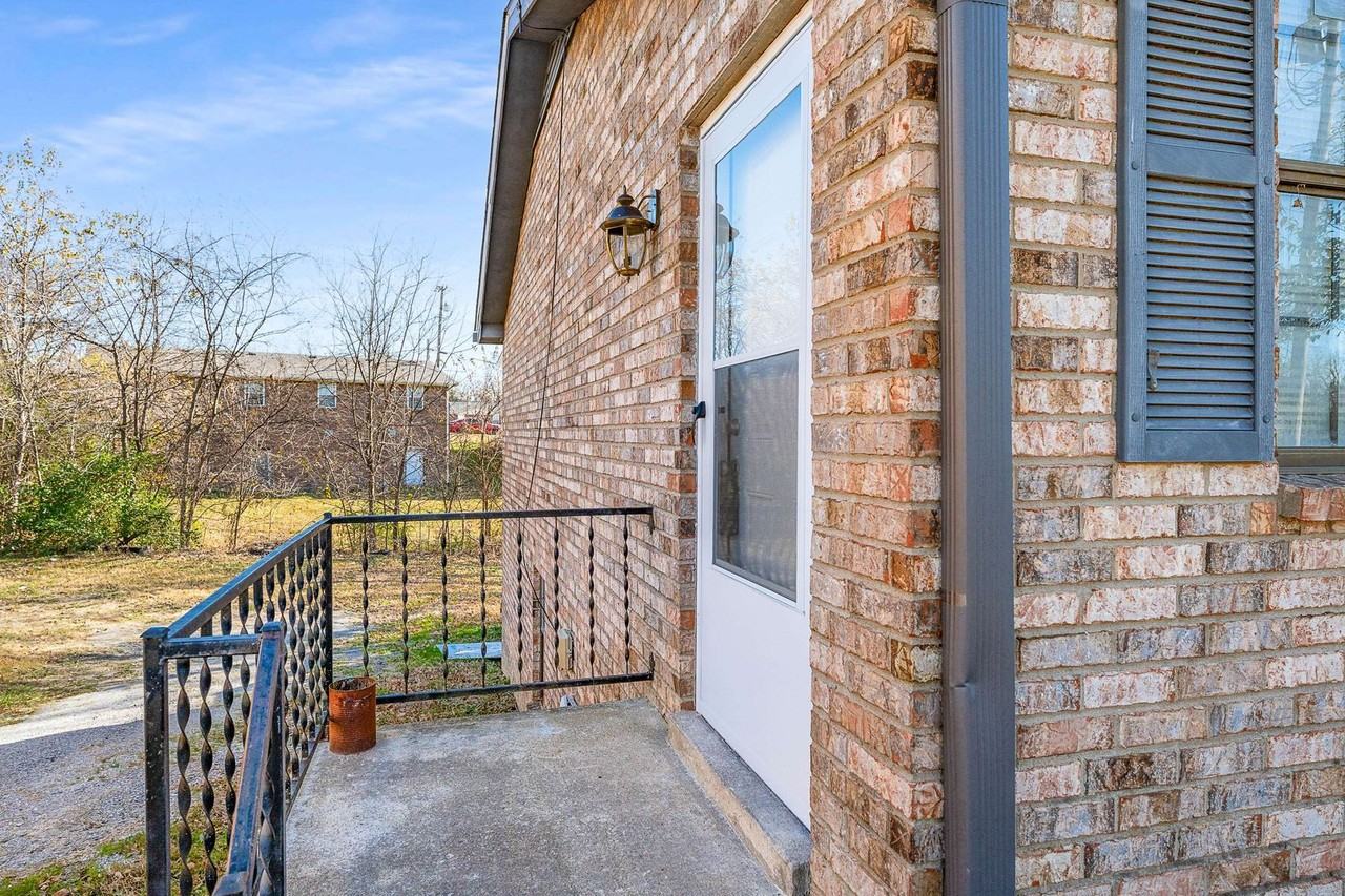 4558 Brooke Valley Dr - Photo 4 of 50