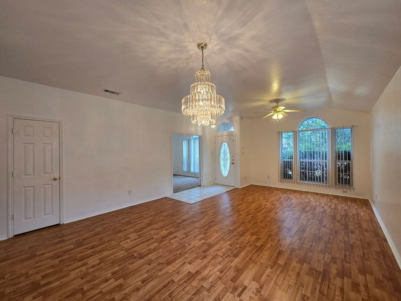 4611 Telluride Dr - Photo 6 of 30