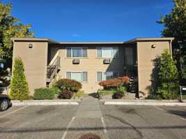 featured image of 1922 George Washington Way