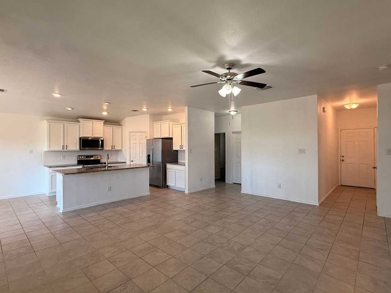 1805 Bee Creek Loop - Photo 4 of 26