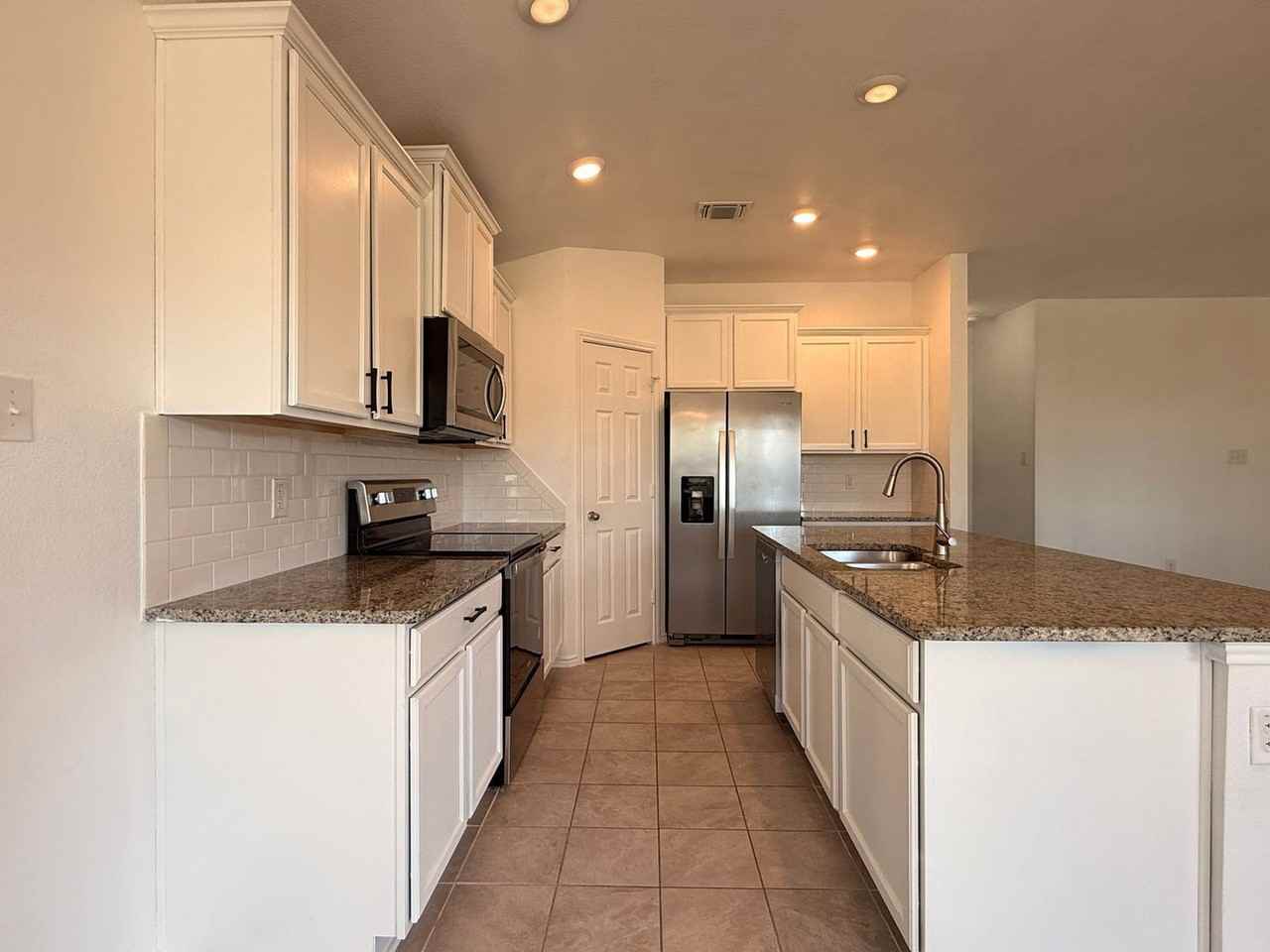 1805 Bee Creek Loop - Photo 6 of 26