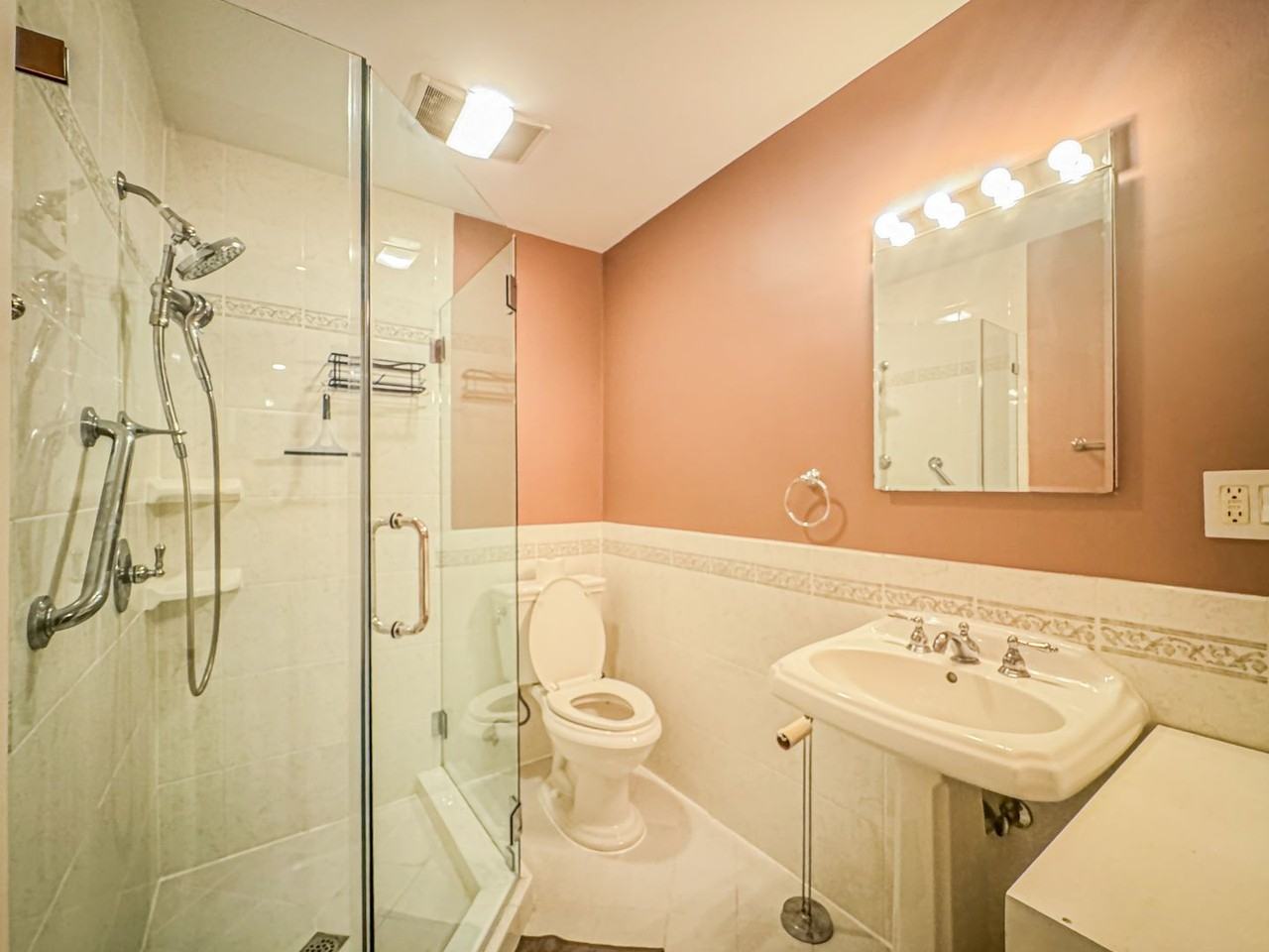 7315 W 82nd St - Photo 5 of 14