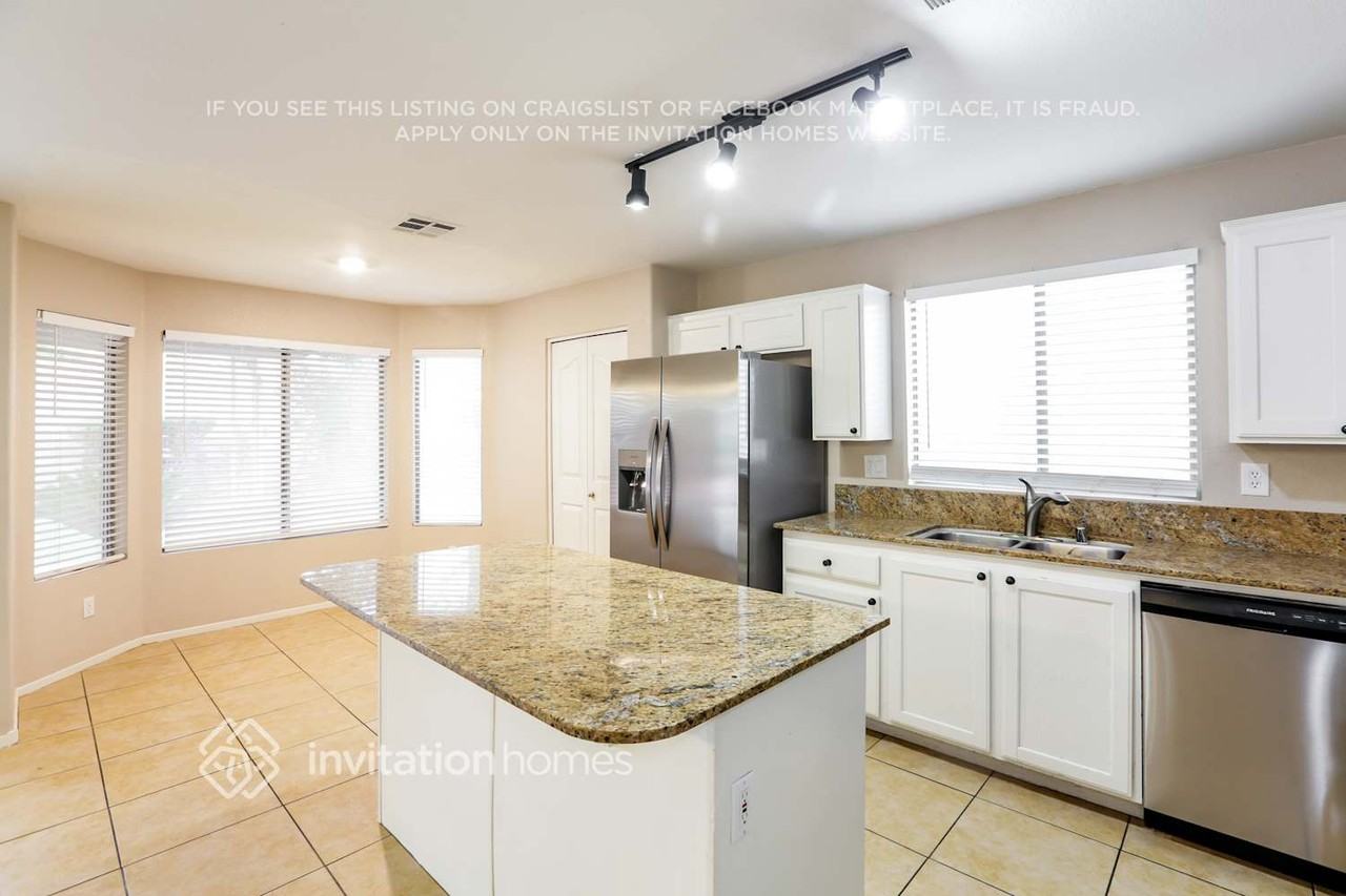 3905 Meadowlands St - Photo 7 of 18