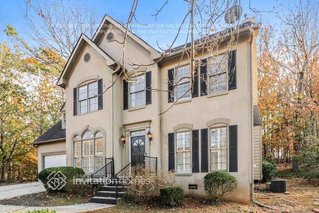 4885 Leeds Court - Photo 4 of 18