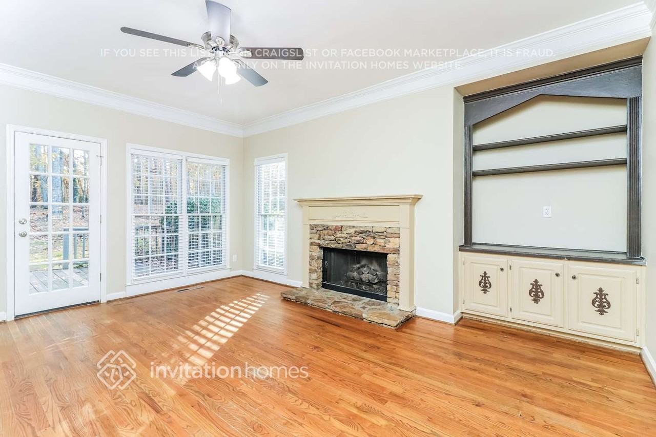 4885 Leeds Court - Photo 5 of 18