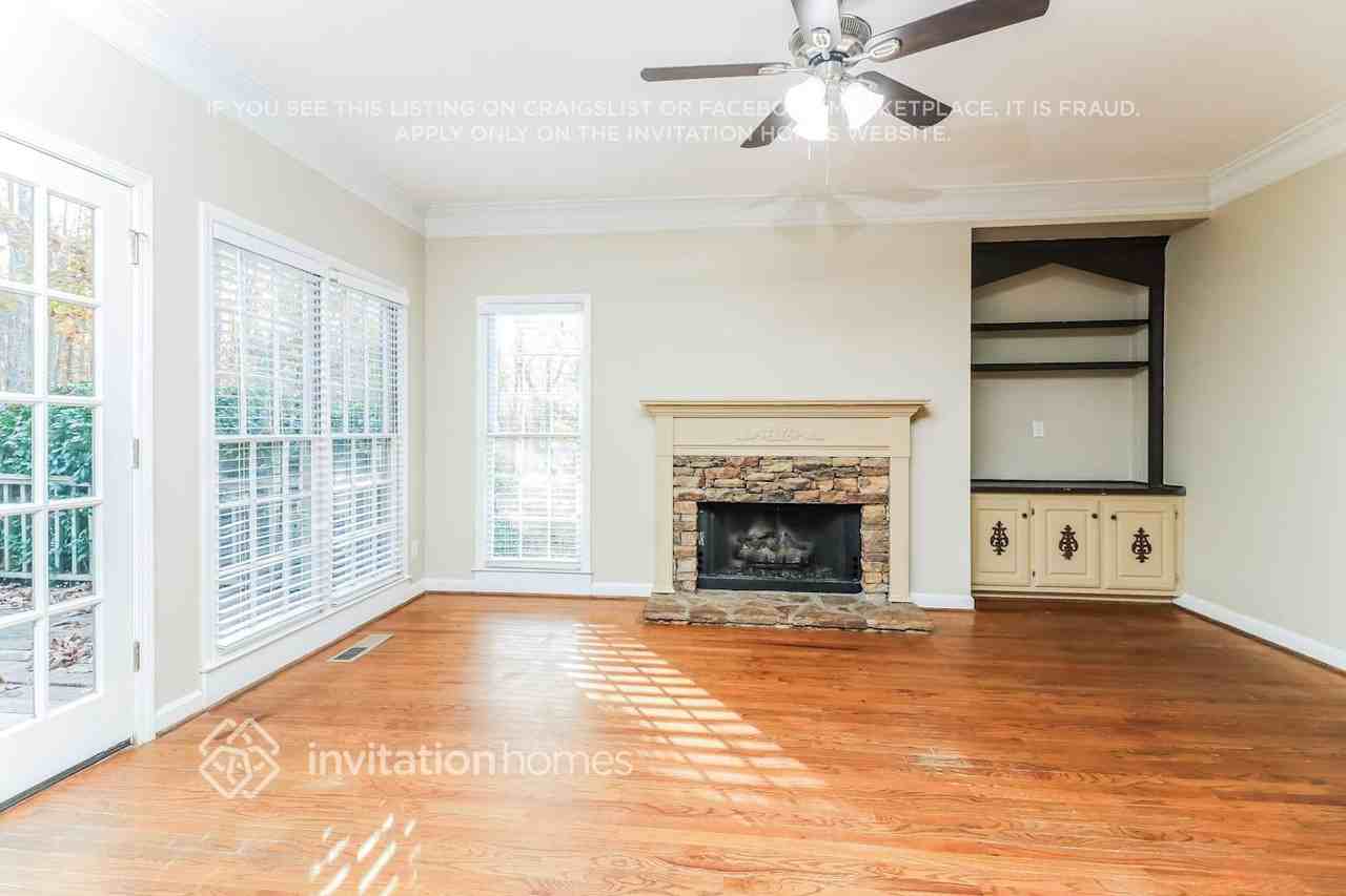 4885 Leeds Court - Photo 6 of 18