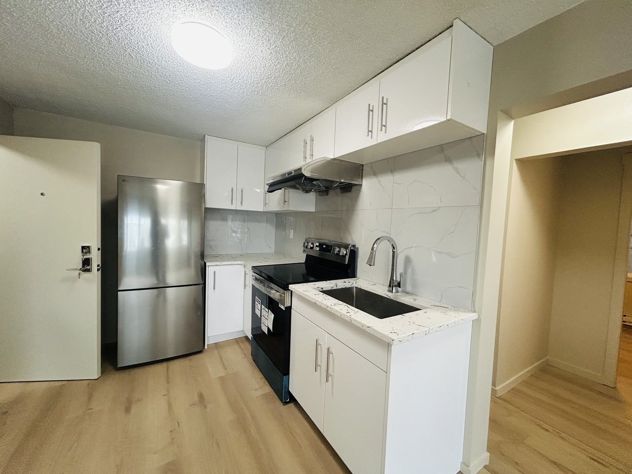 Red Paint on the 2 Floor - Photo 2 of 17