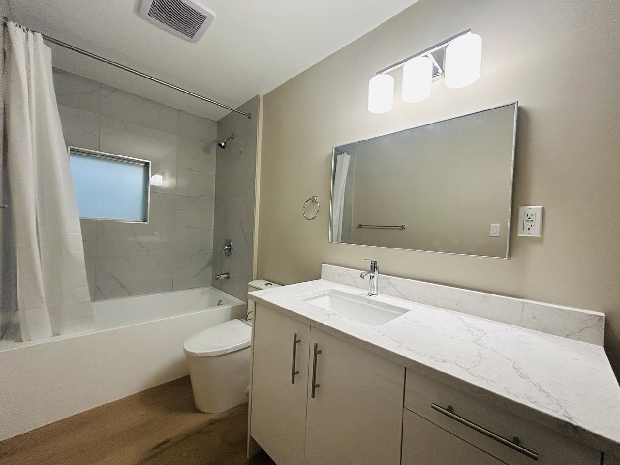 Red Paint on the 2 Floor - Photo 7 of 14