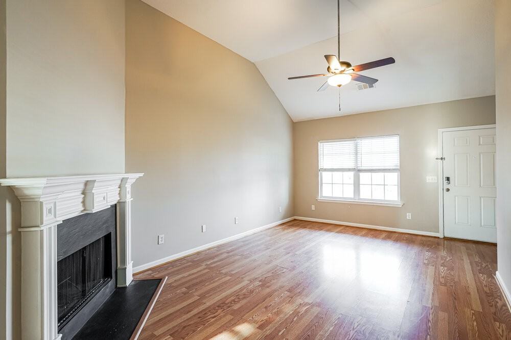 820 Thomas Bay Court - Photo 3 of 16