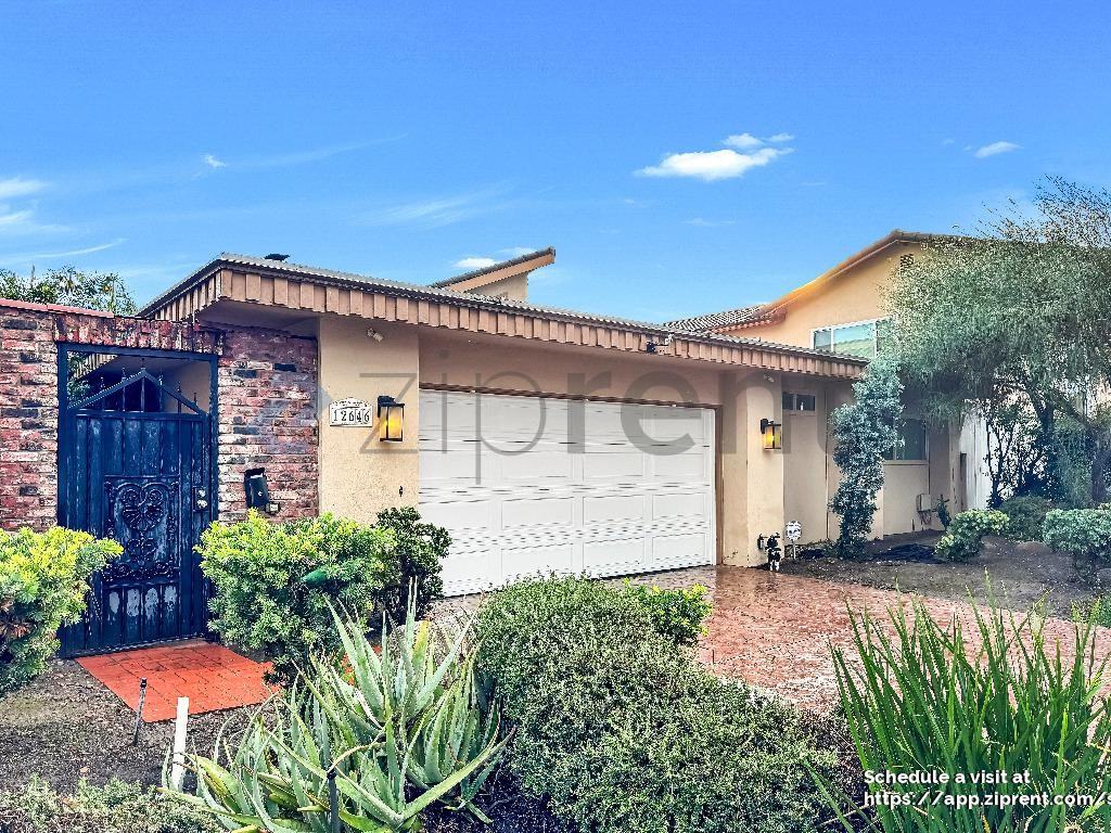 12646 Beach St - Photo 2 of 38