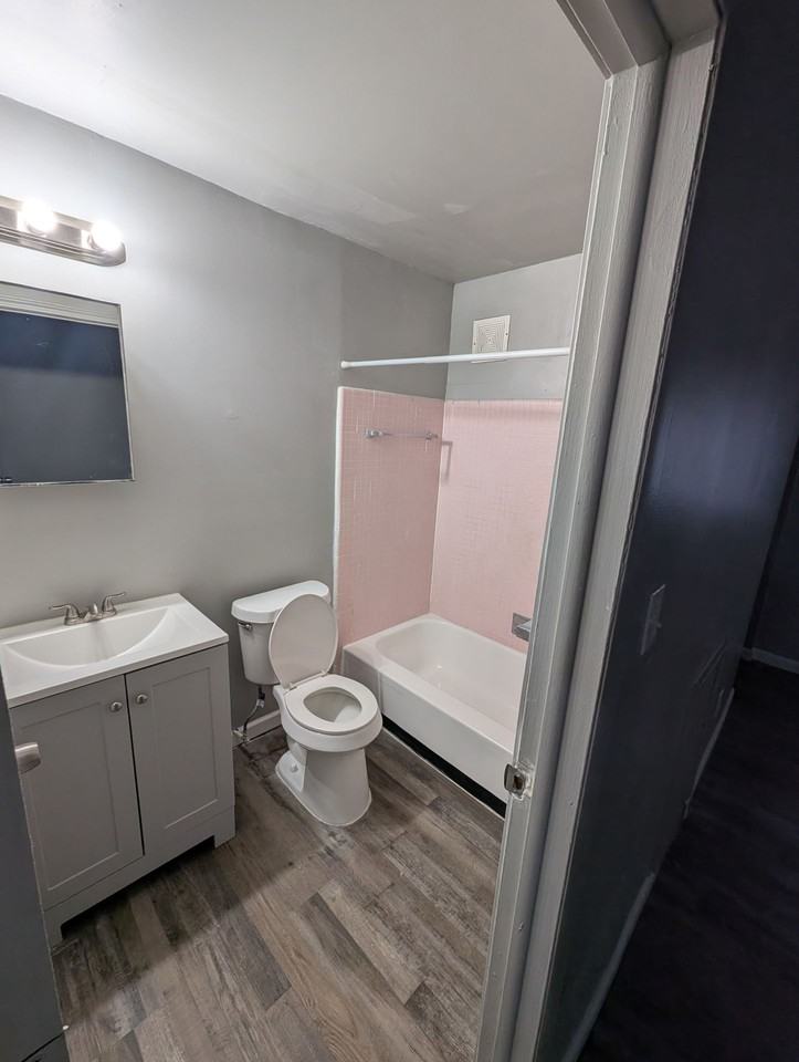 Woodland Arms Apartments - Photo 5 of 37