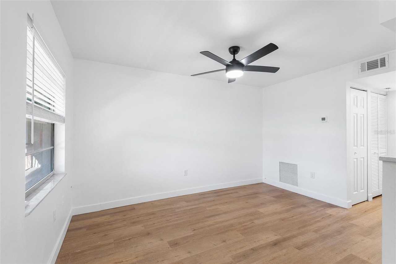 555 62nd St S - Photo 3 of 8