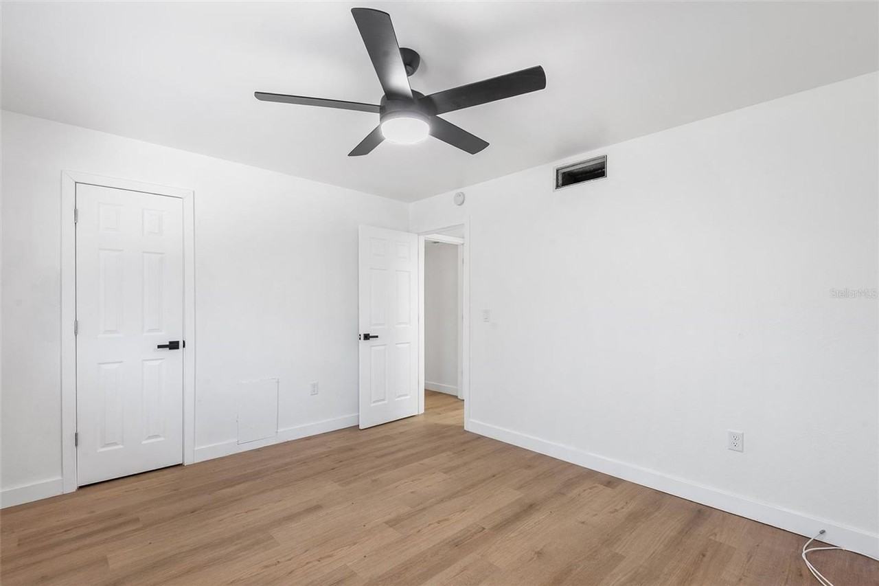 555 62nd St S - Photo 7 of 8