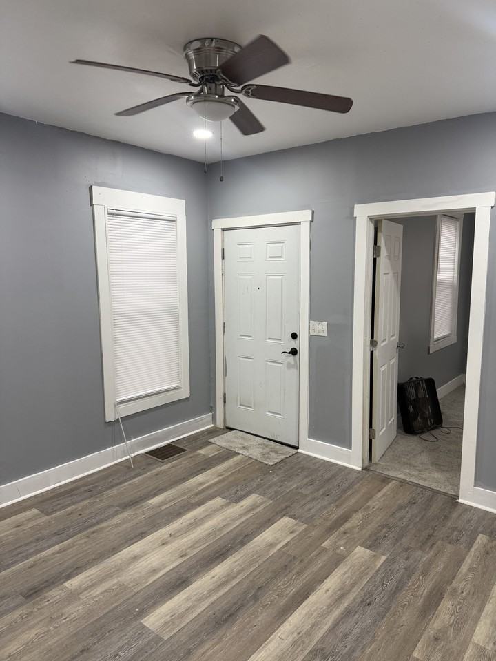 4440 S Salina St #1 - Photo 4 of 12