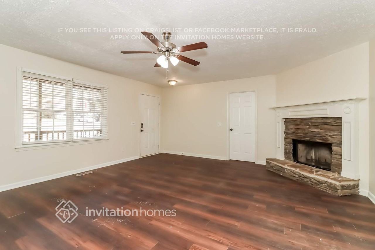 322 Dillon Dr - Photo 4 of 17