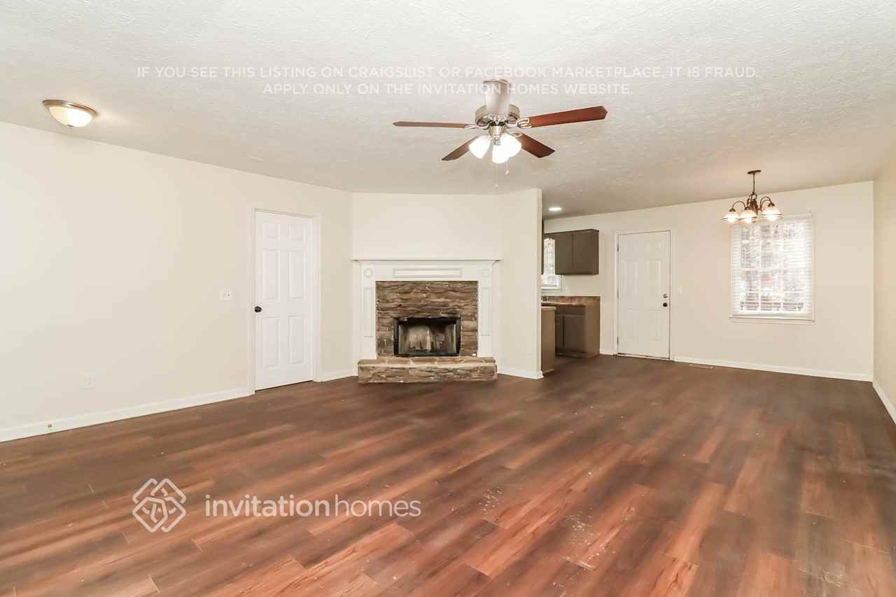 322 Dillon Dr - Photo 5 of 17