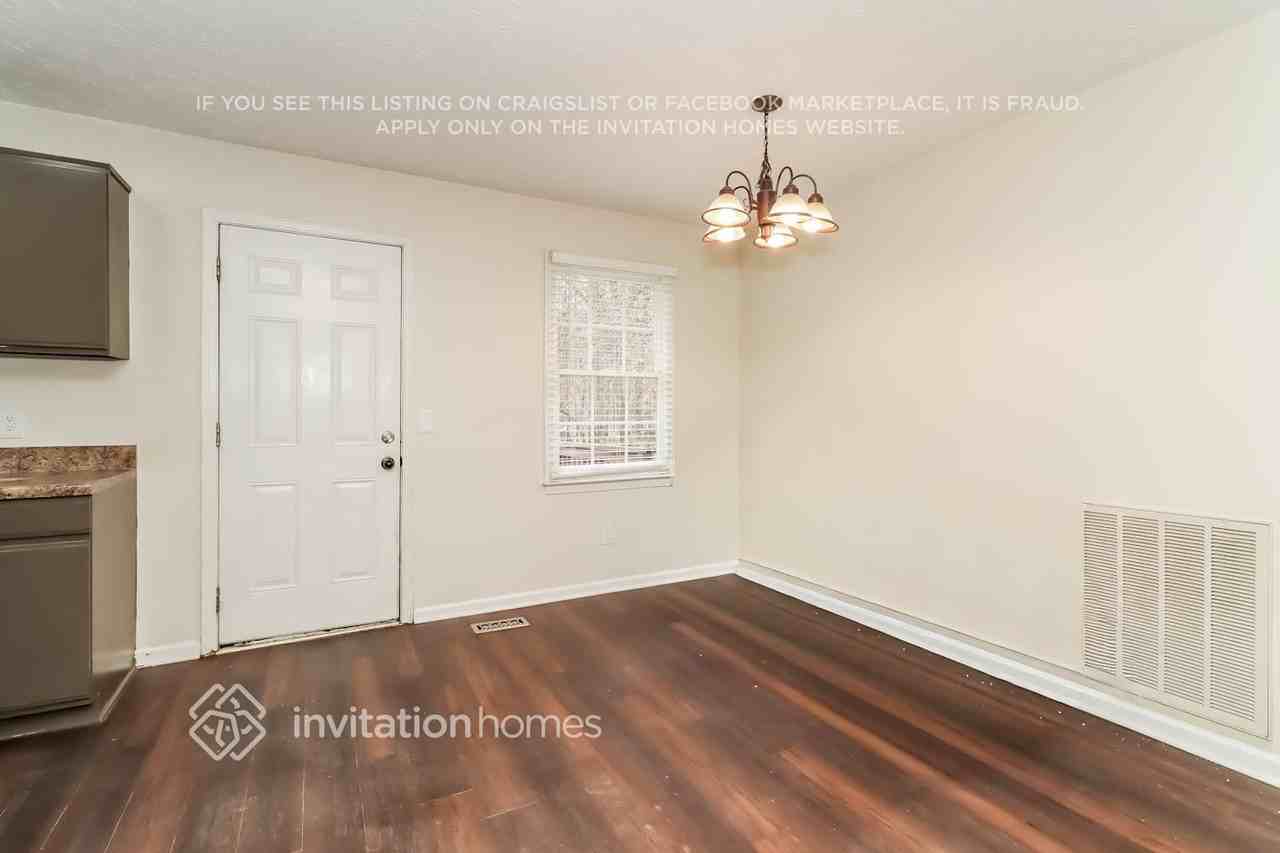 322 Dillon Dr - Photo 6 of 17