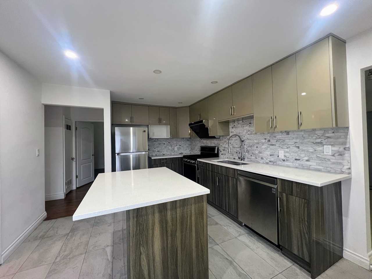 290 West Balmoral Road - Photo 3 of 4