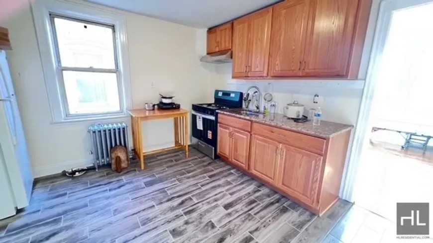 10153 114th St - Photo 2 of 10
