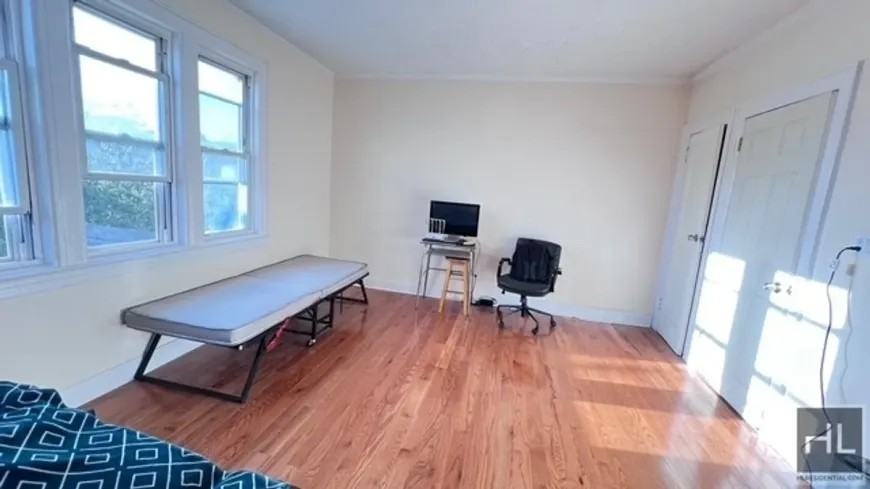 10153 114th St - Photo 3 of 10