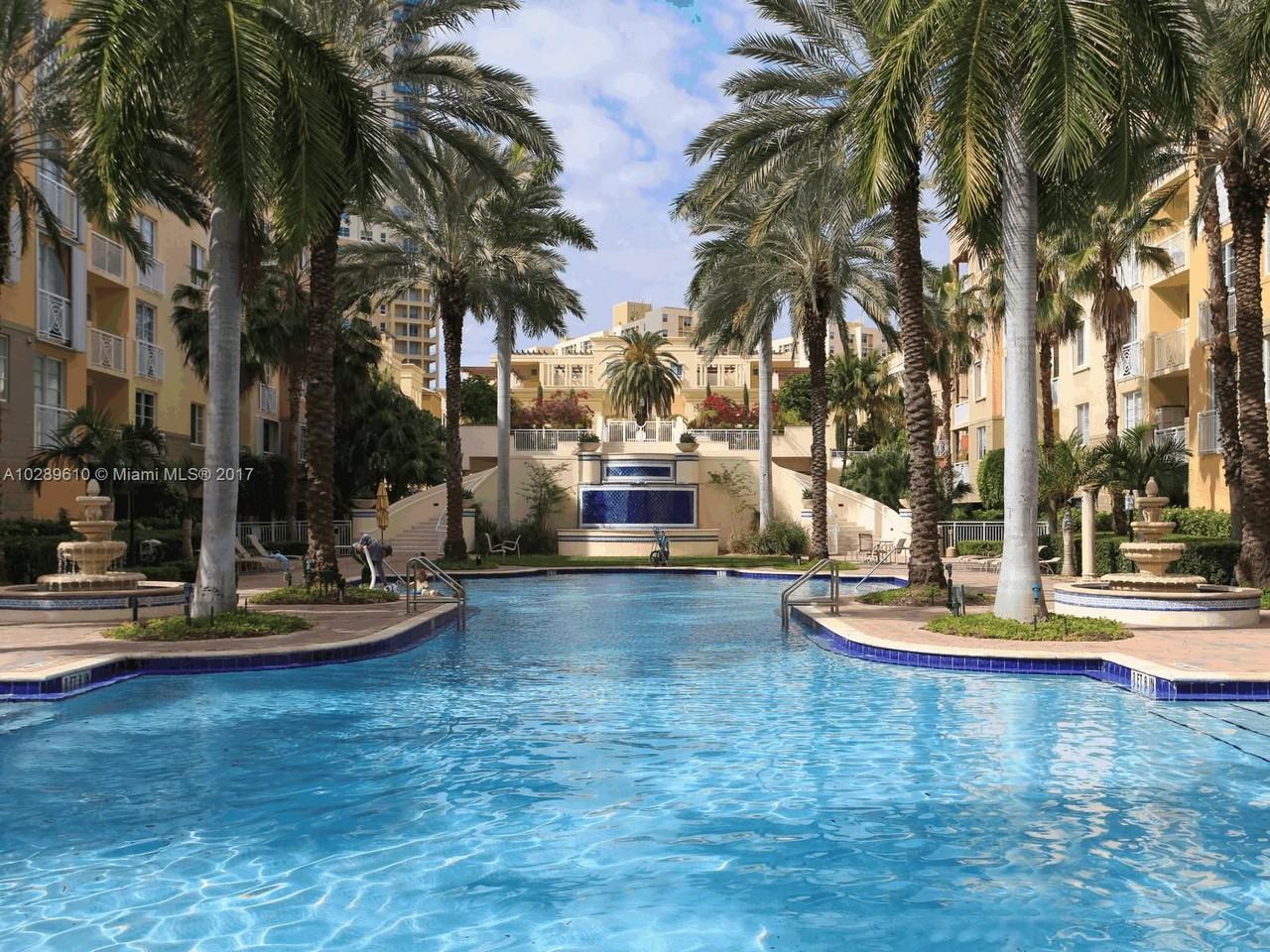 140 Meridian Ave - Photo 3 of 8