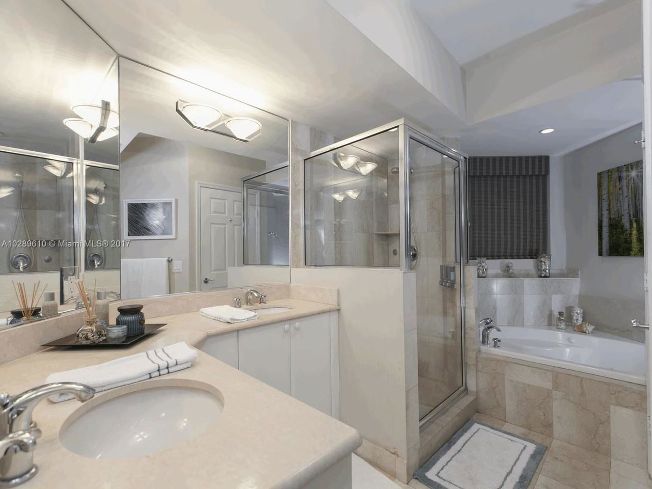 140 Meridian Ave - Photo 4 of 8