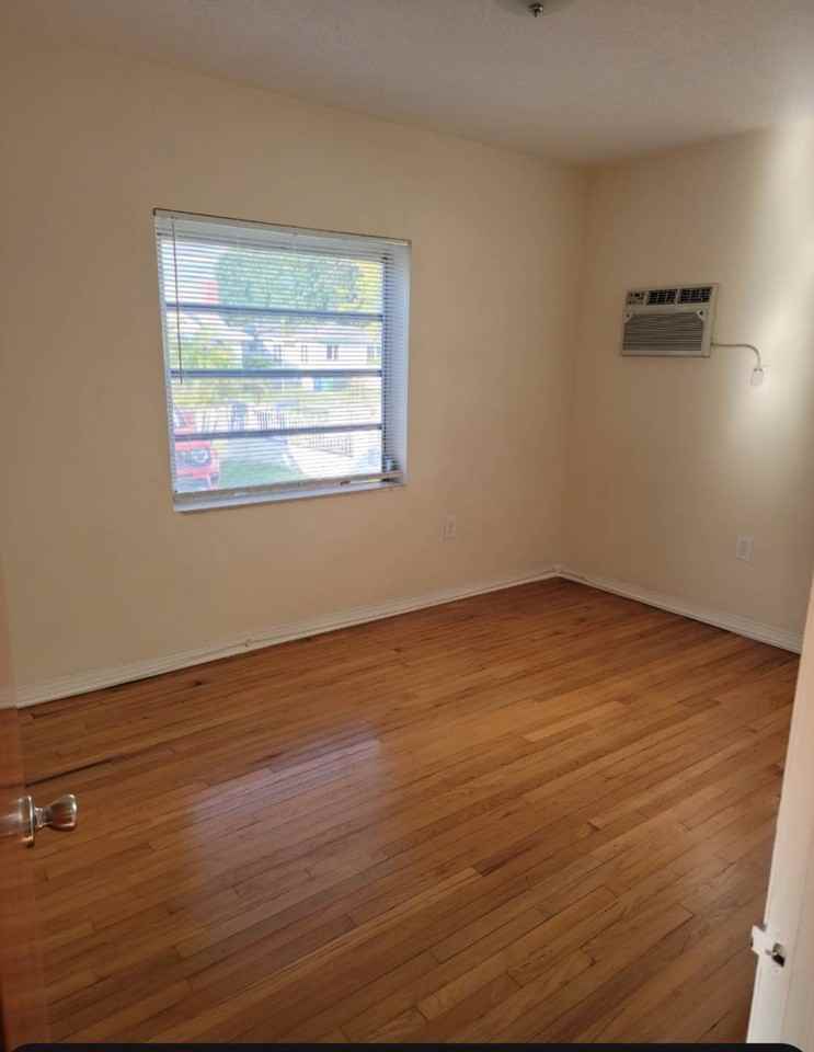 3122 Sw 25th Ter #1 - Photo 7 of 10