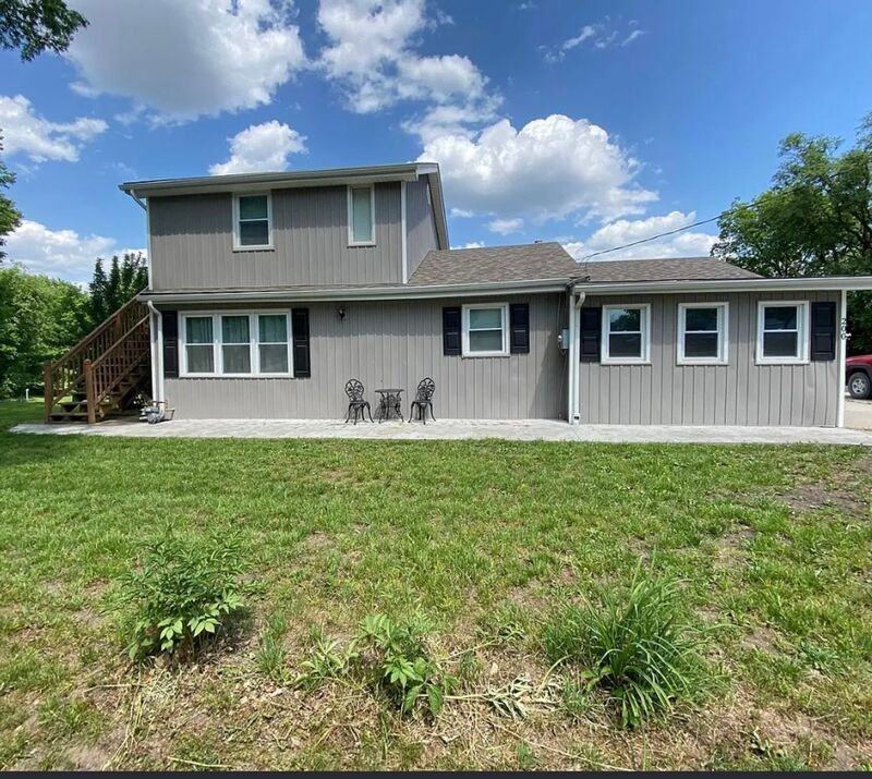 200 S 3rd St - Photo 2 of 11