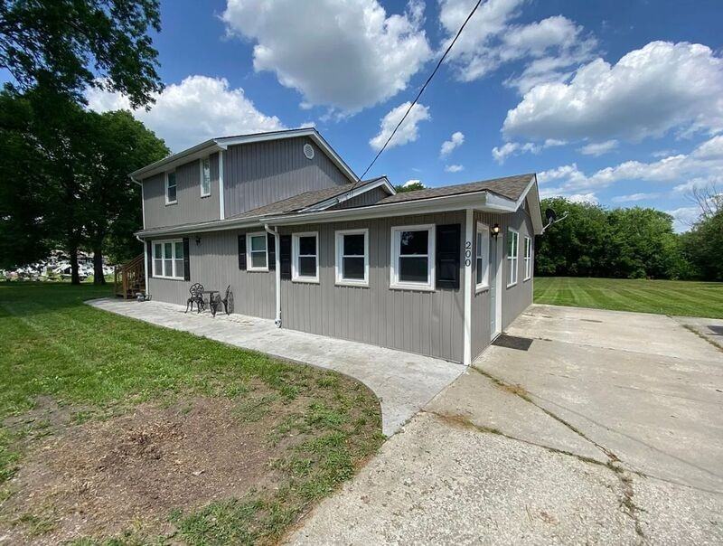 200 S 3rd St - Photo 3 of 11