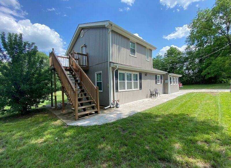 200 S 3rd St - Photo 4 of 11