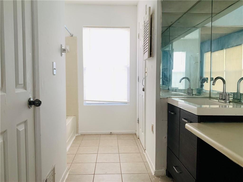 1310 Hampton Hill Ct - Photo 6 of 10