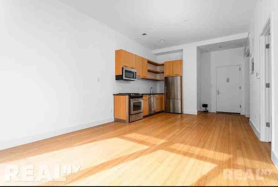 Concord Street #3F - Photo 3 of 12