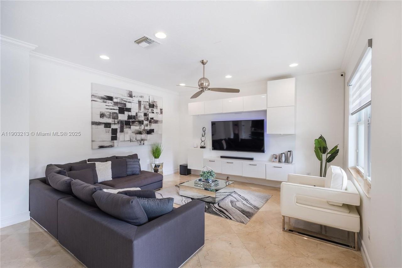 8292 Triana Point Avenue - Photo 7 of 8