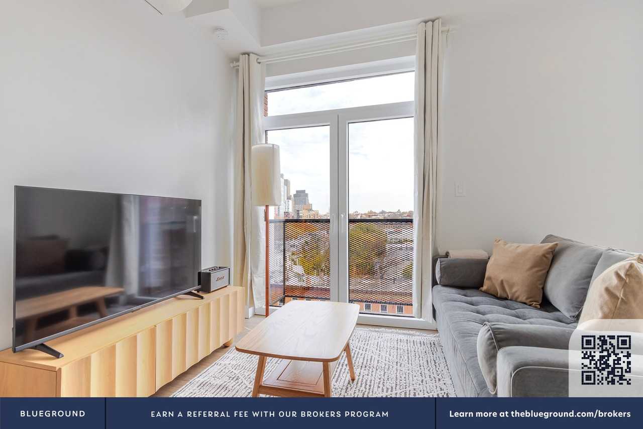 82 4th Avenue - Photo 5 of 32