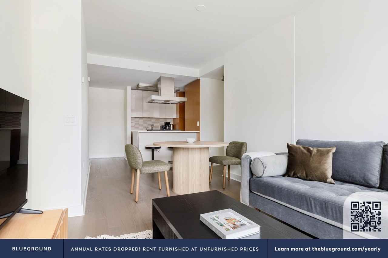 450 West 42nd Street - Photo 4 of 36