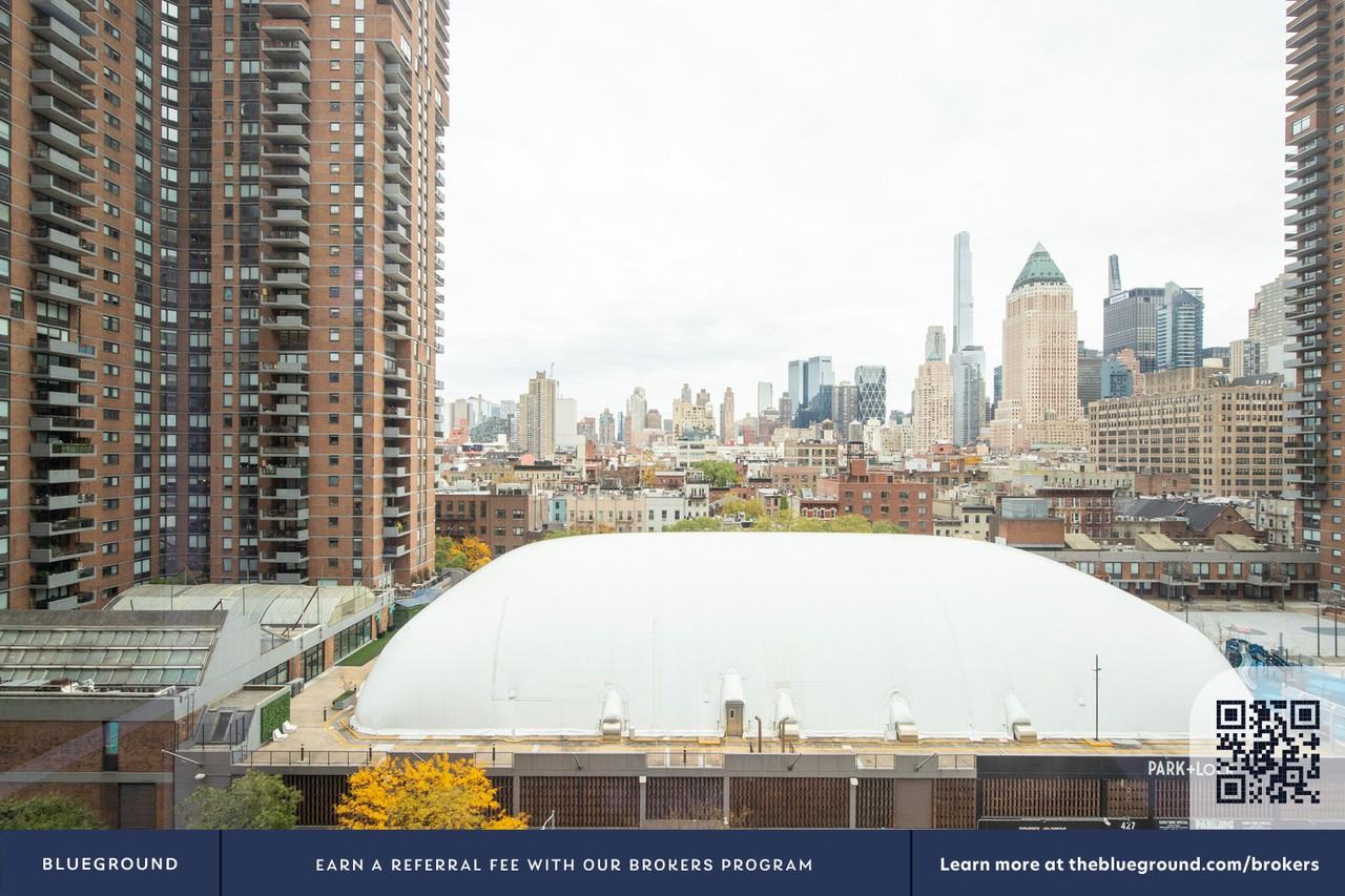 450 West 42nd Street - Photo 5 of 36