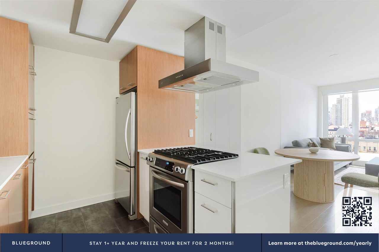 450 West 42nd Street - Photo 7 of 35